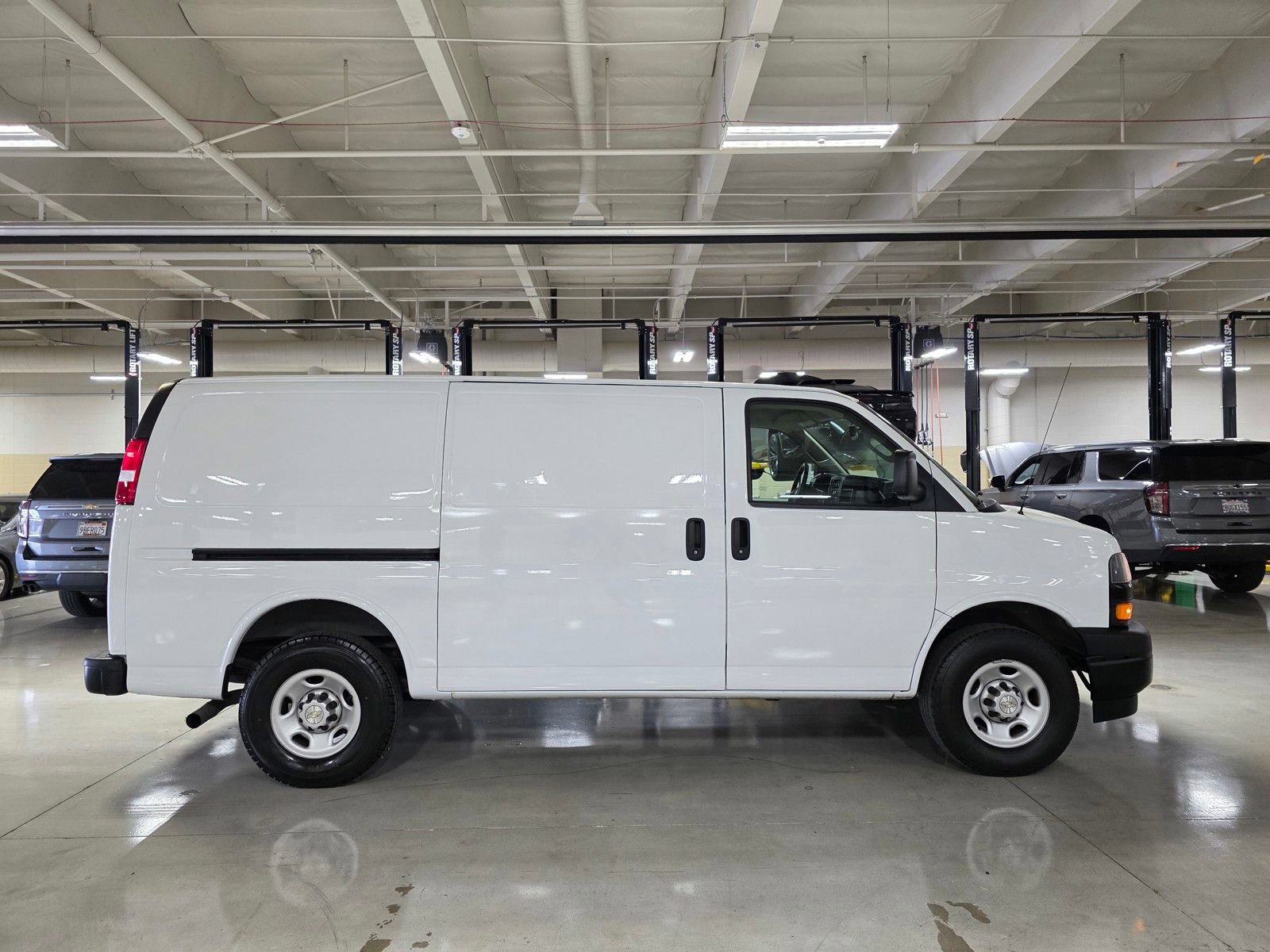 Used 2021 Chevrolet Express 2500 w/ Driver Convenience Package image 8