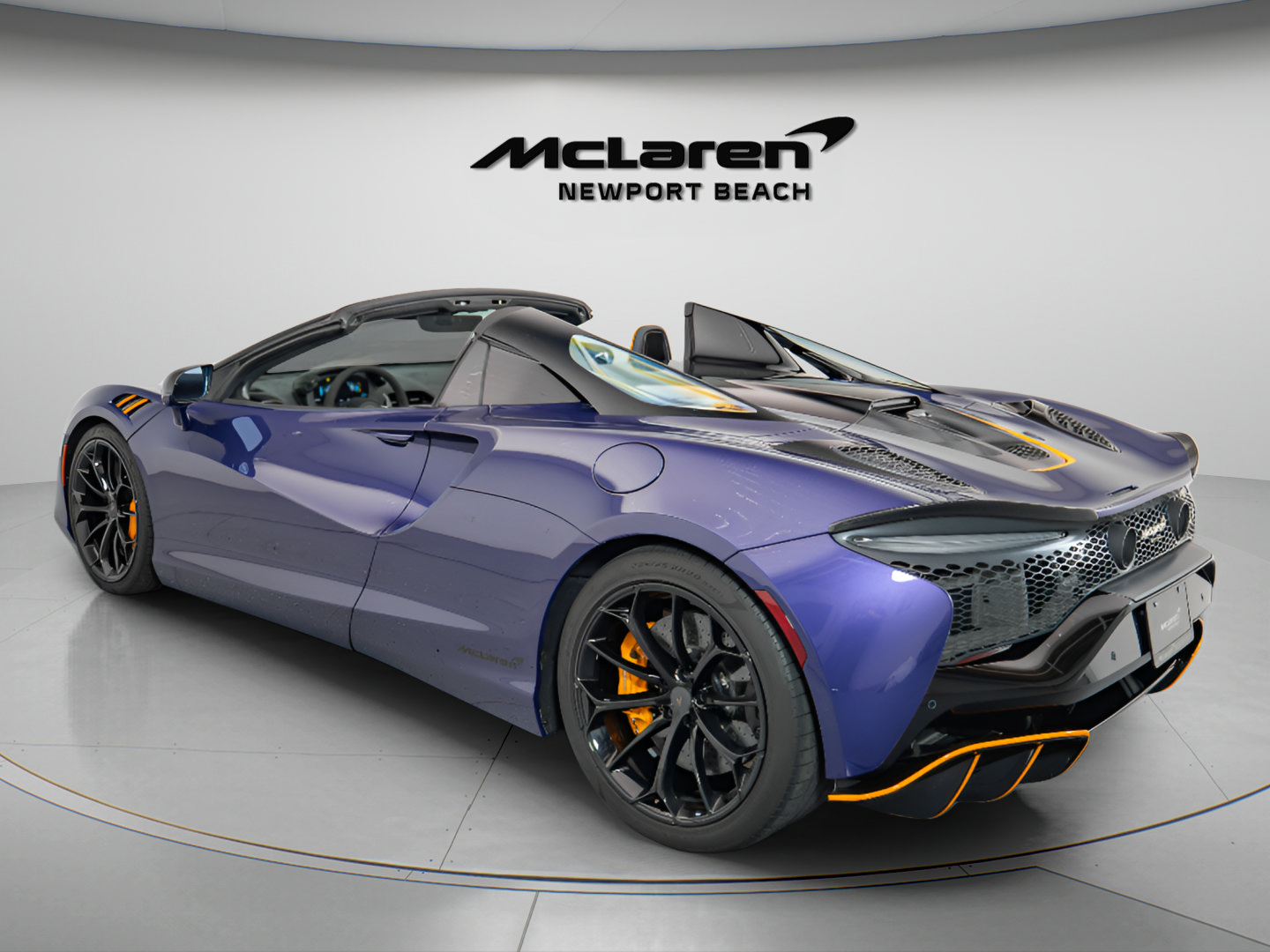 Used 2025 McLaren Artura Spider RWD image 4