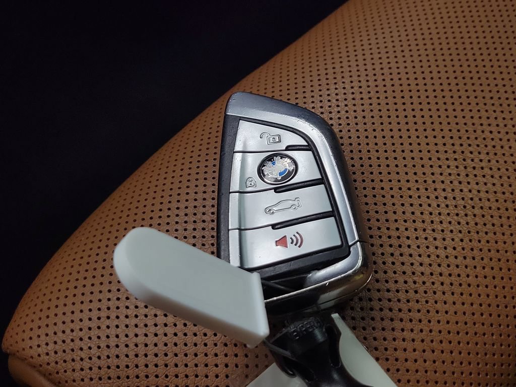 Used 2019 BMW 750i xDrive w/ M Sport Package AWD/4WD image 27
