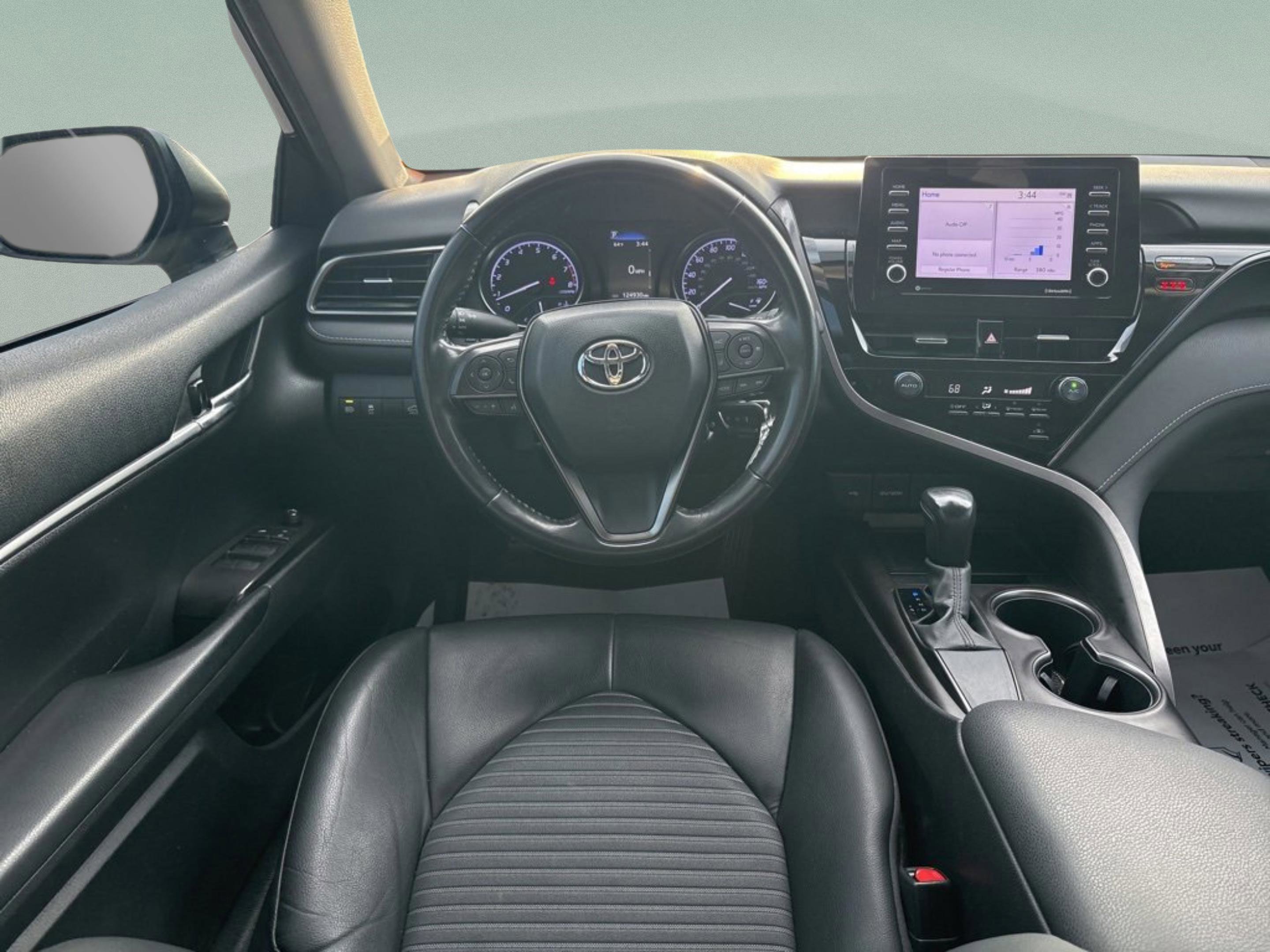 Used 2021 Toyota Camry SE image 11