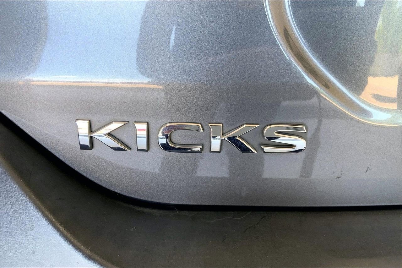 Used 2018 Nissan Kicks SV FWD image 9