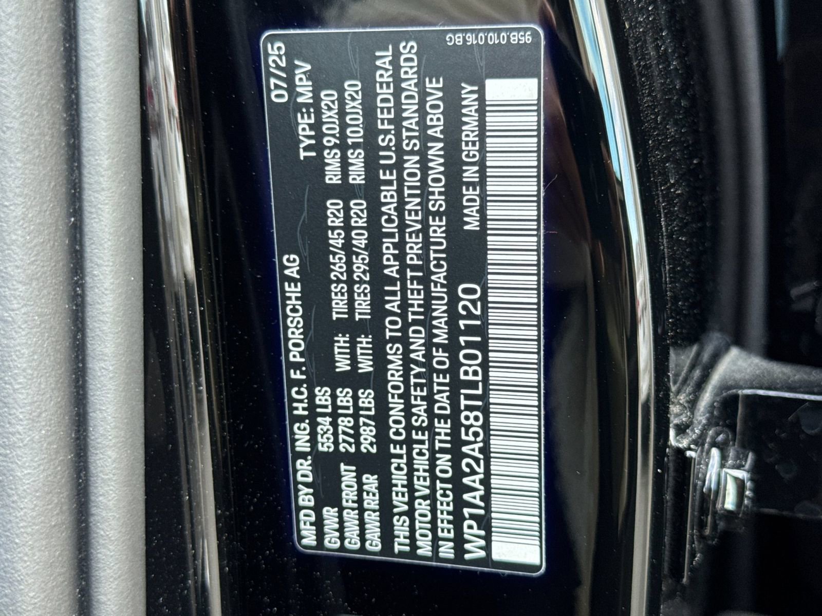 Certified 2026 Porsche Macan AWD/4WD image 34