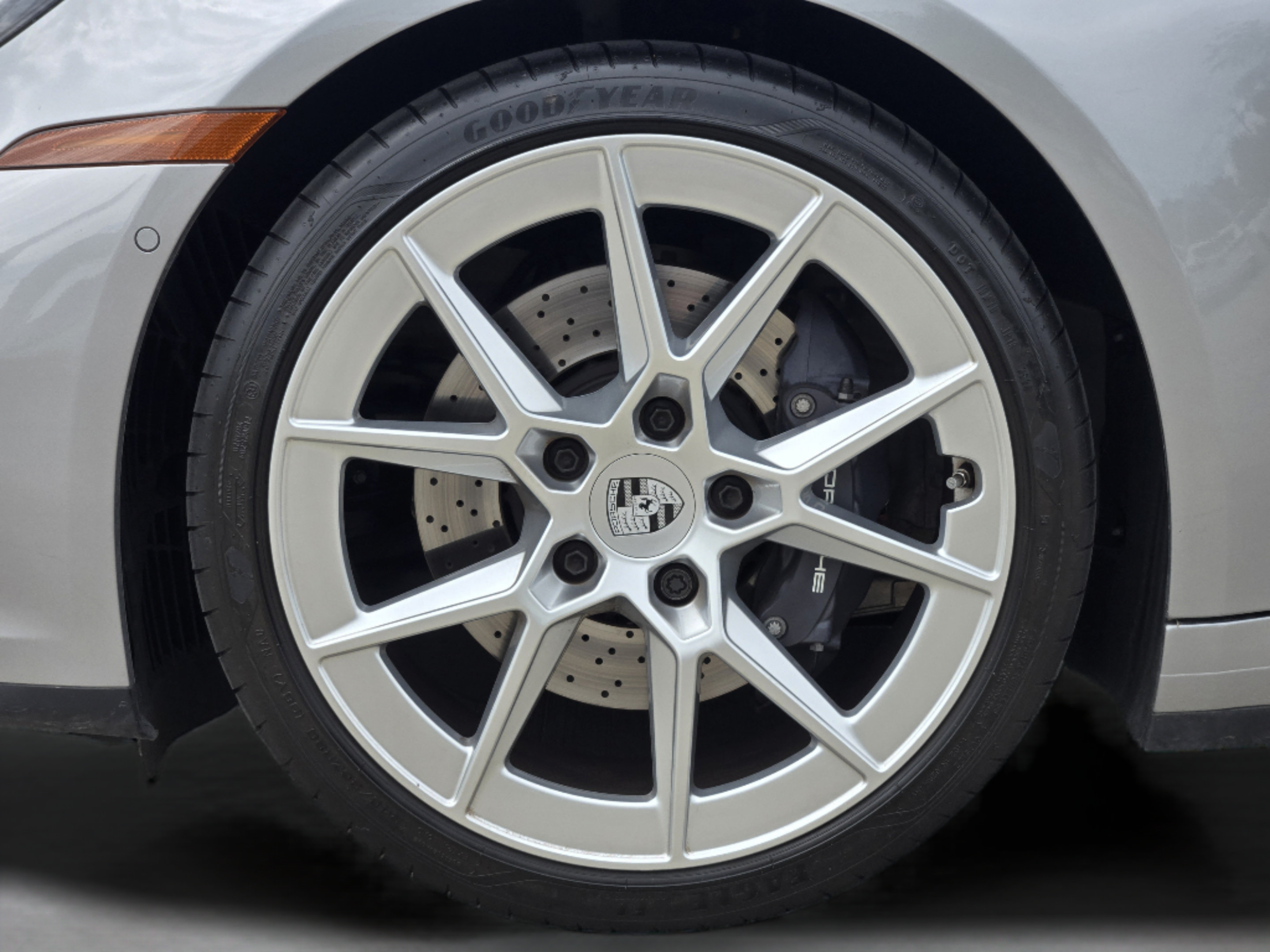 Used 2025 Porsche 911 Carrera RWD image 29