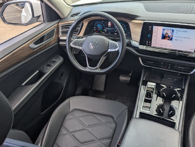 Used 2024 Volkswagen Atlas SE AWD/4WD image 14