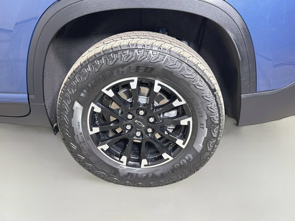 Used 2025 Chevrolet Traverse Z71 w/ LPO, Floor Liner Package AWD/4WD image 29