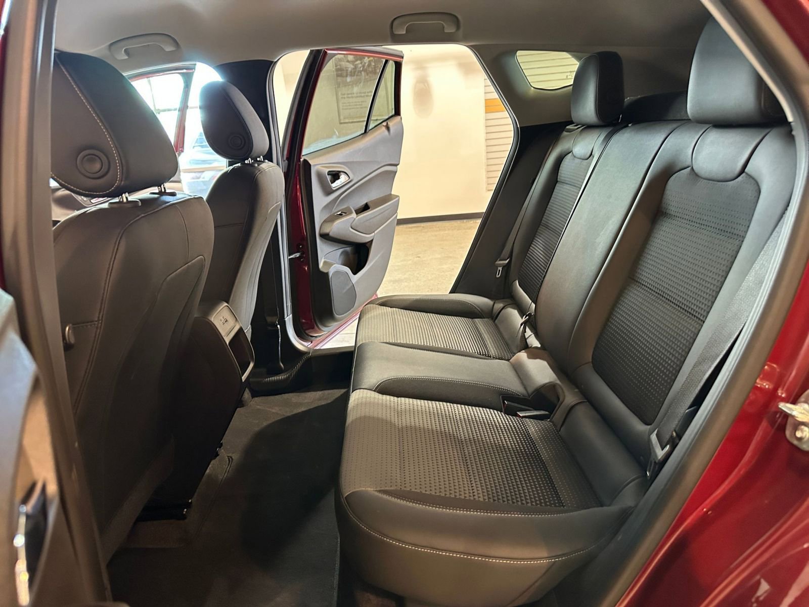 Used 2025 Chevrolet Trax LT FWD image 24