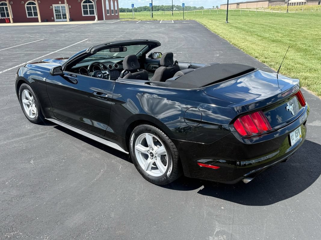 Used 2015 Ford Mustang Convertible RWD image 11