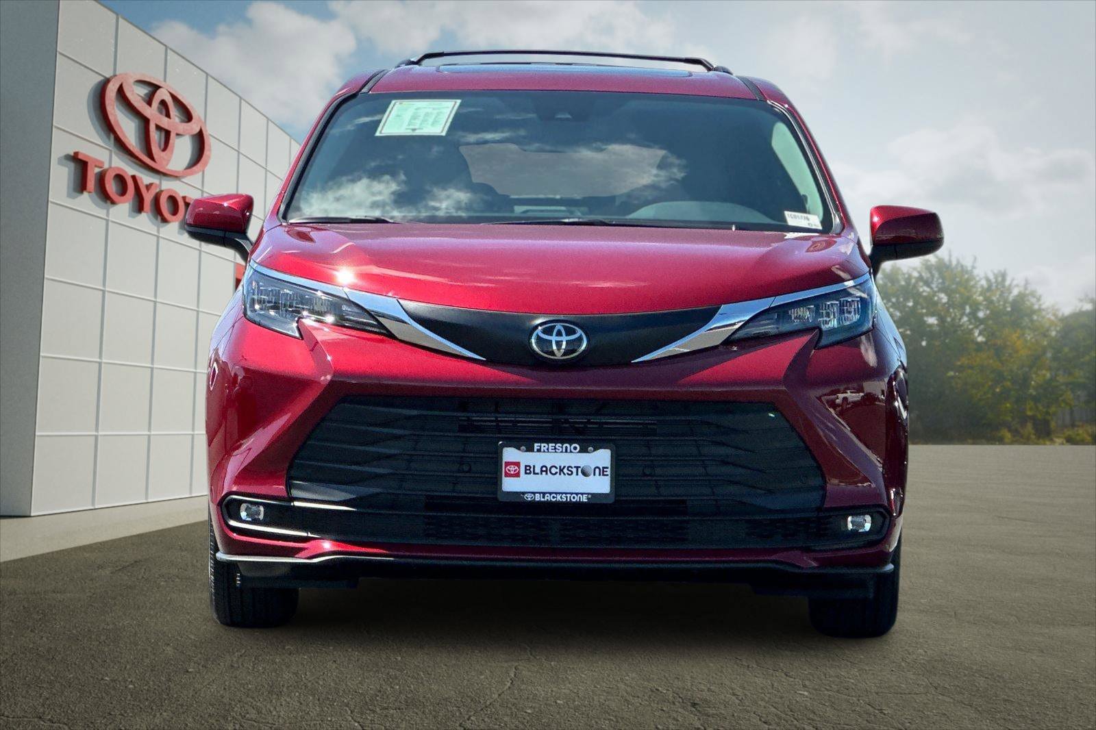 Certified 2026 Toyota Sienna XLE FWD image 8