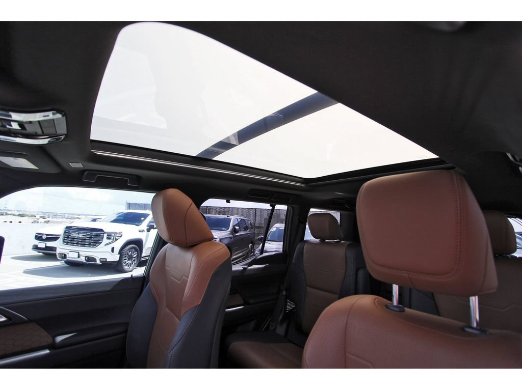 Used 2025 Lexus GX 550 w/ Accessory Package (2T) AWD/4WD image 30