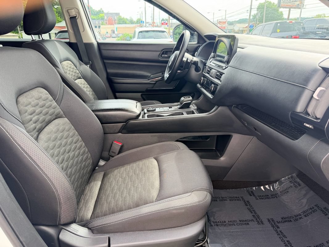 Used 2023 Nissan Pathfinder S AWD/4WD image 18