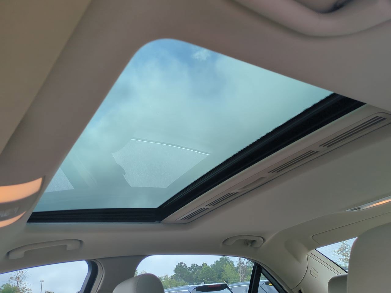 Used 2010 Mercedes-Benz E 350 Sedan image 18