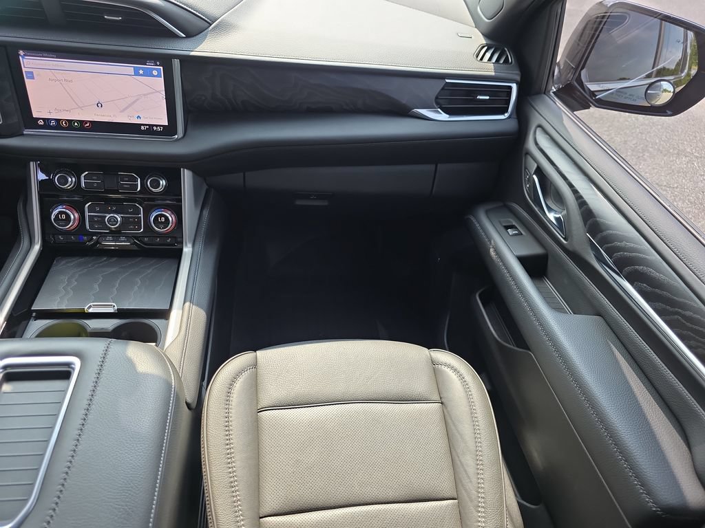 Used 2021 GMC Yukon Denali w/ Denali Premium Package RWD image 16