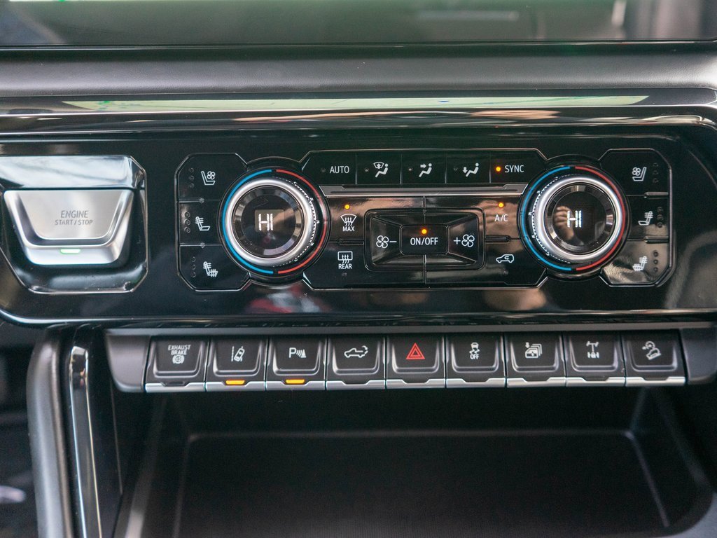 Used 2025 GMC Sierra 2500 AT4X image 28