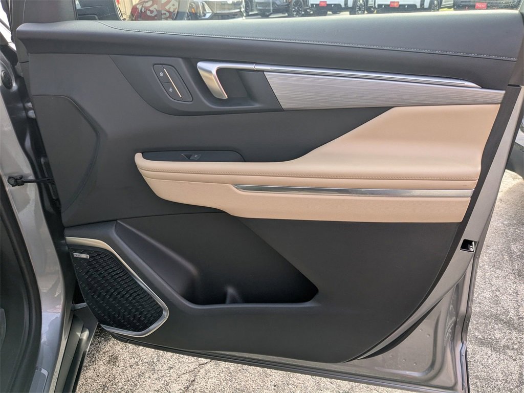 Certified 2025 Buick Enclave Preferred w/ Power Package image 28