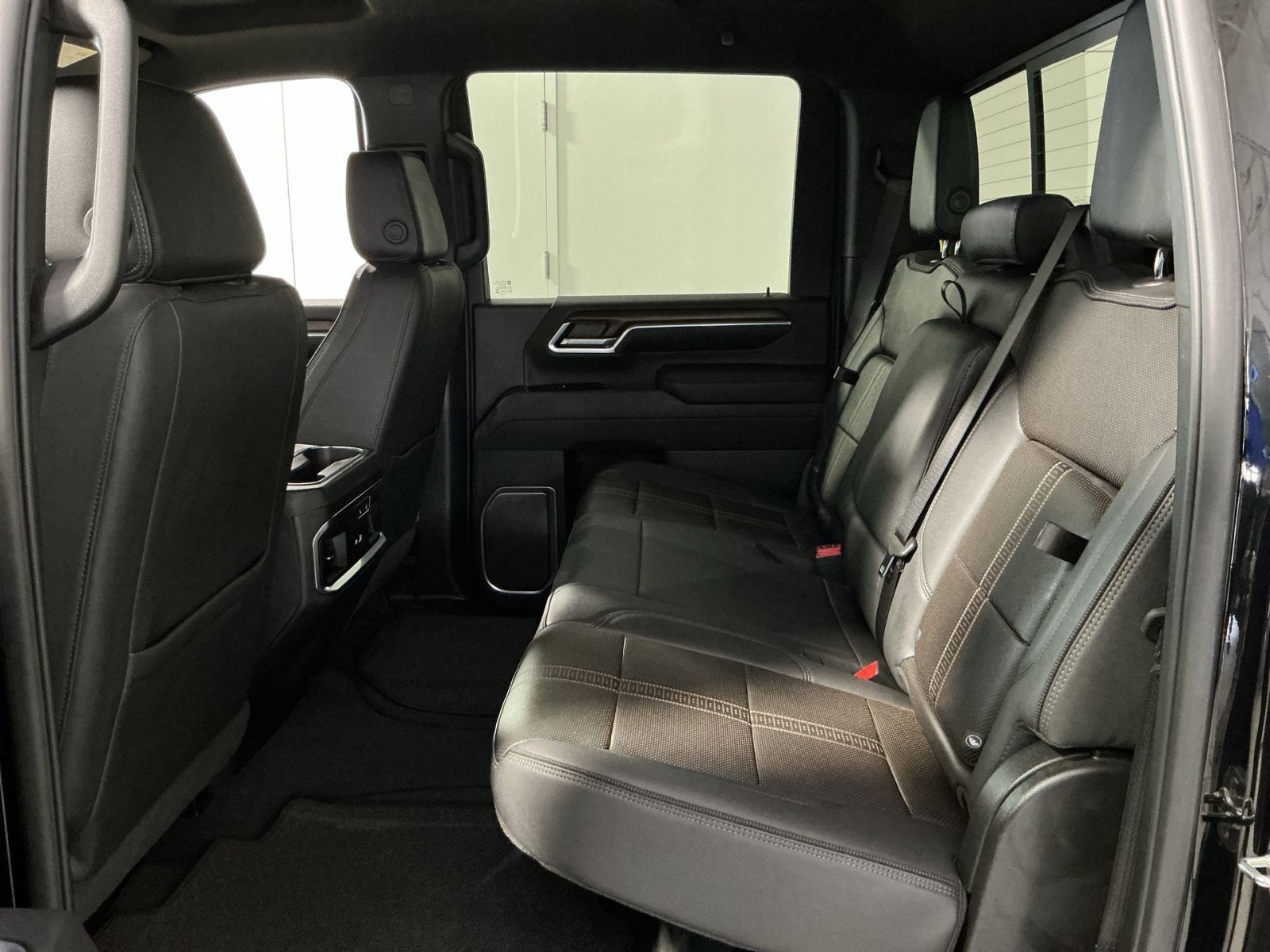 Used 2026 Chevrolet Silverado 2500 High Country w/ Midnight Edition AWD/4WD image 23