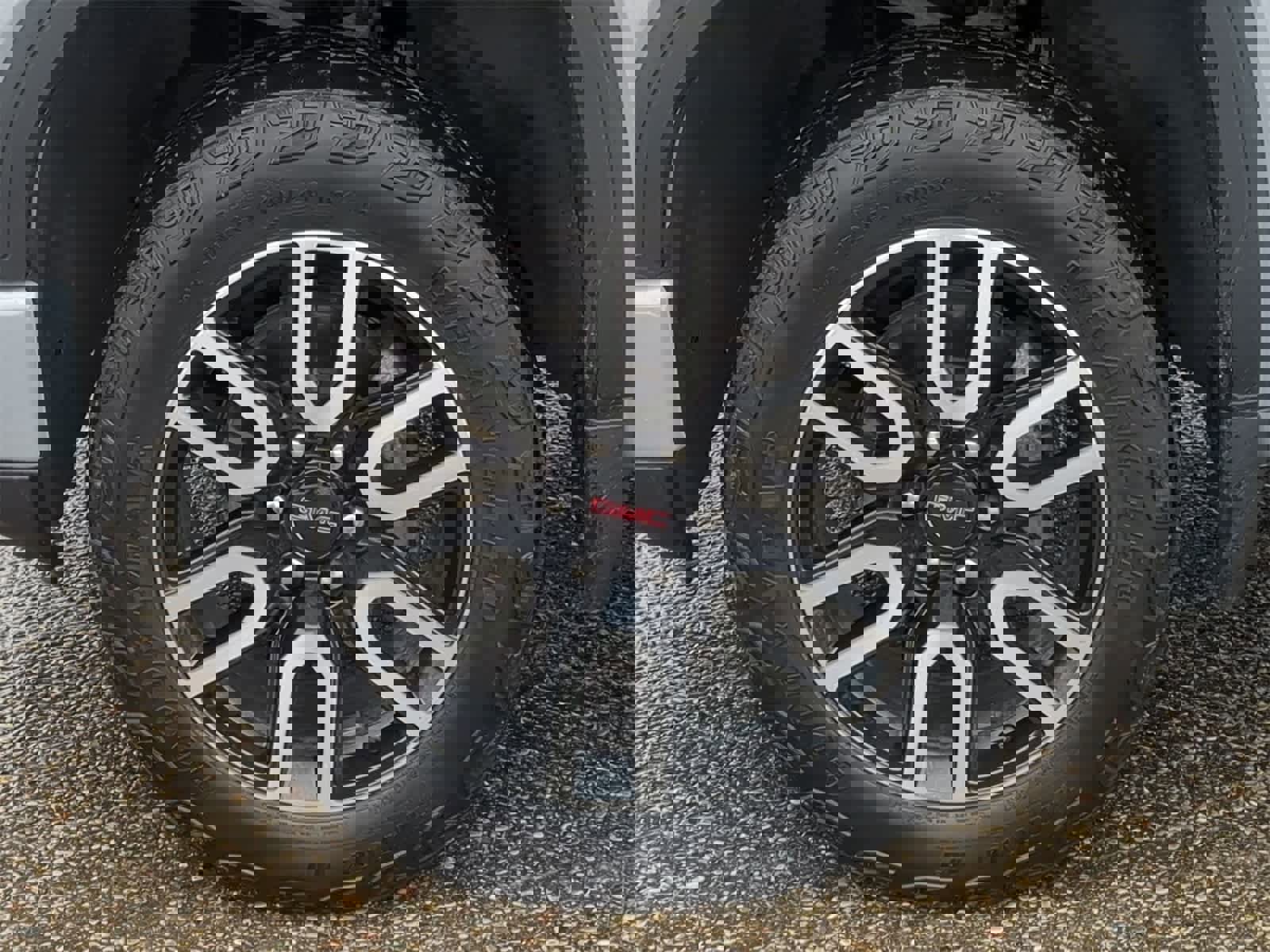 Used 2024 GMC Sierra 1500 AT4 w/ Technology Package image 21