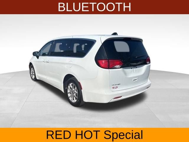 Used 2023 Chrysler Voyager LX FWD image 5