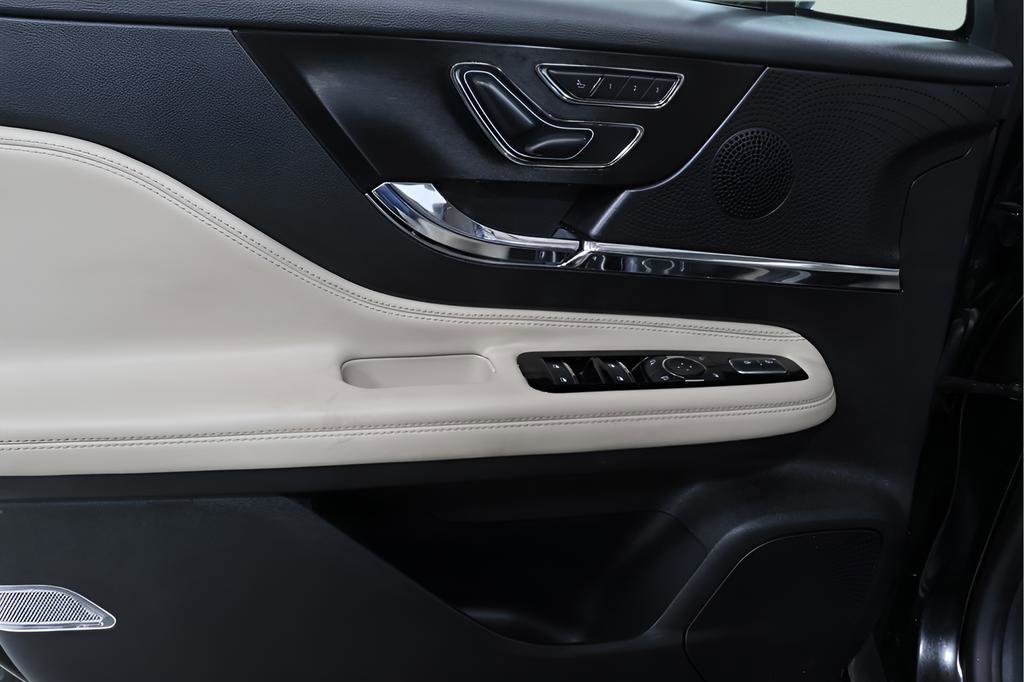 Used 2025 Lincoln Corsair AWD w/ Equipment Group 101A image 20