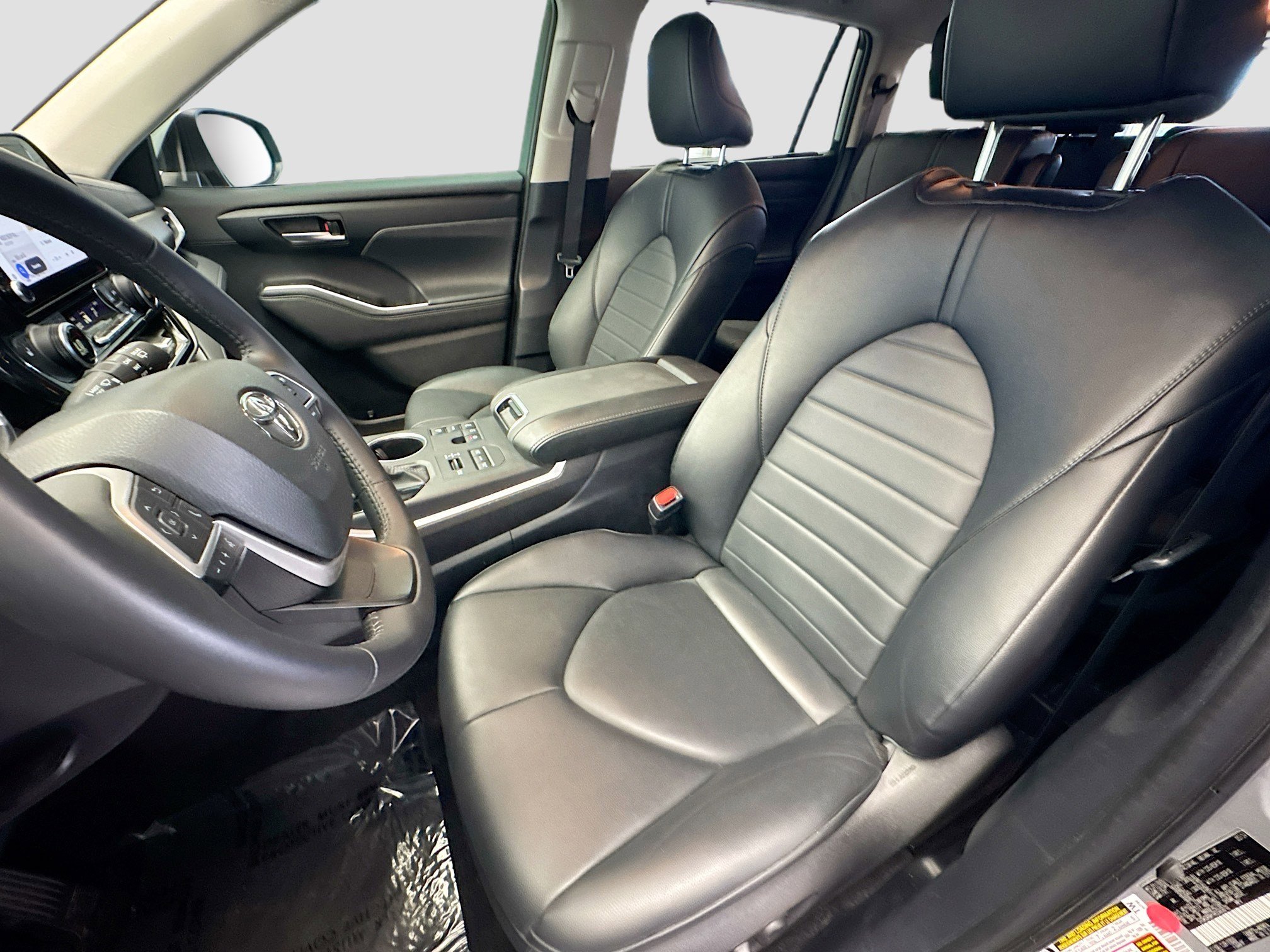 Used 2024 Toyota Highlander XLE image 11