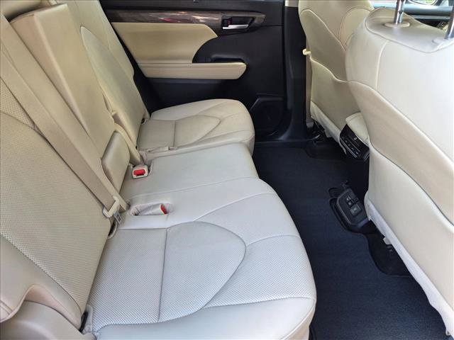 Used 2023 Toyota Highlander Limited FWD image 21
