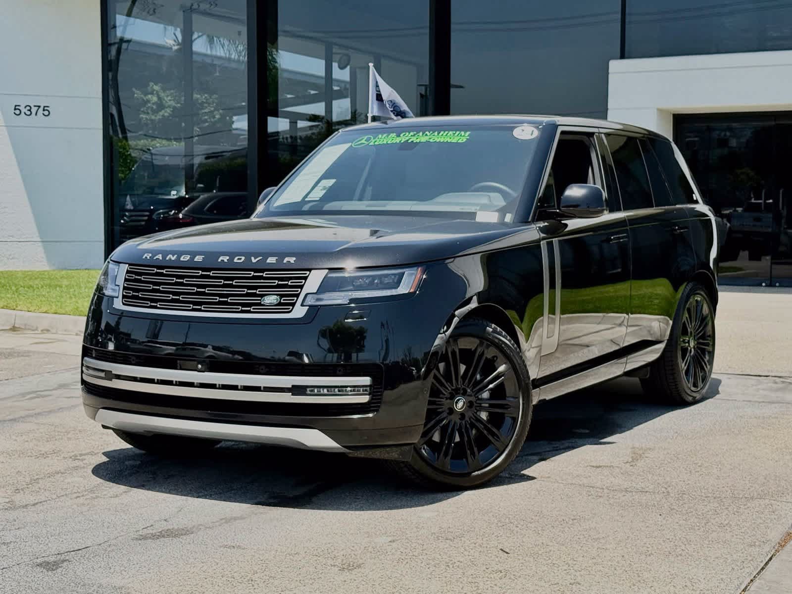 Used 2024 Land Rover Range Rover SE AWD/4WD image 2