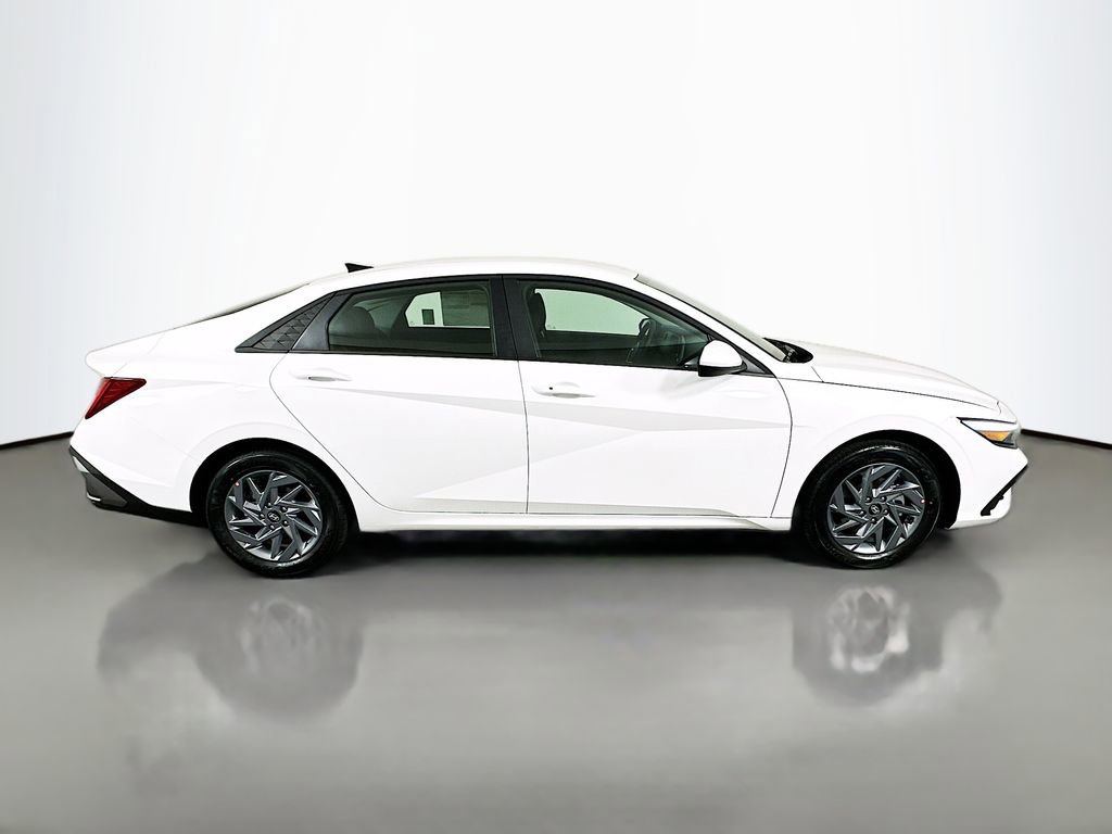 New 2026 Hyundai Elantra Blue image 4