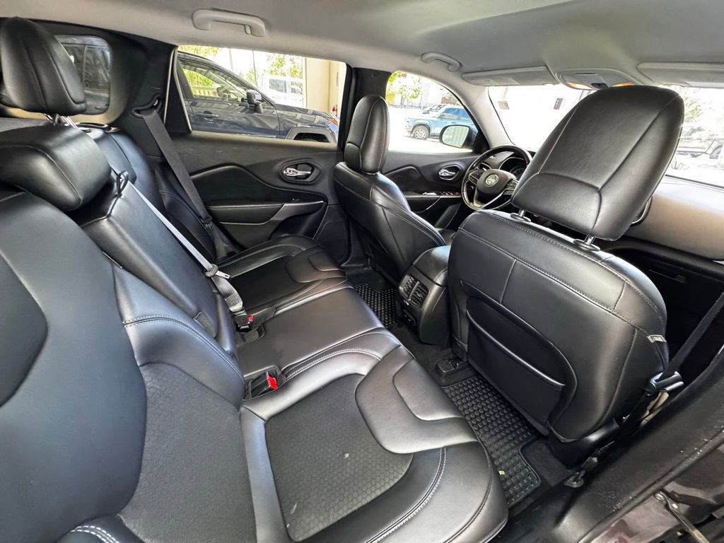 Used 2020 Jeep Cherokee Latitude Plus w/ Cold Weather Group AWD/4WD image 54