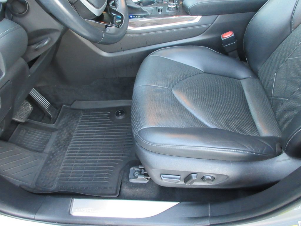Used 2022 Toyota Highlander Platinum AWD/4WD image 22