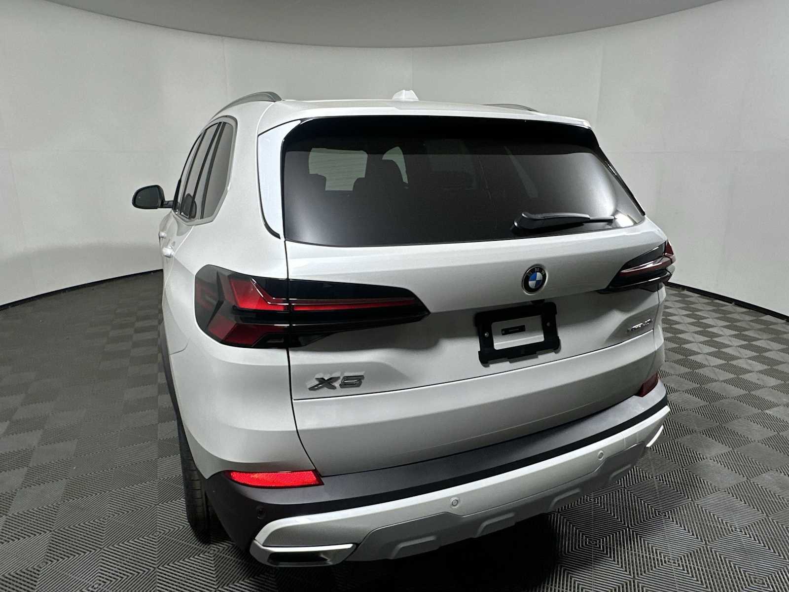 New 2026 BMW X5 xDrive40i w/ Premium Package image 3