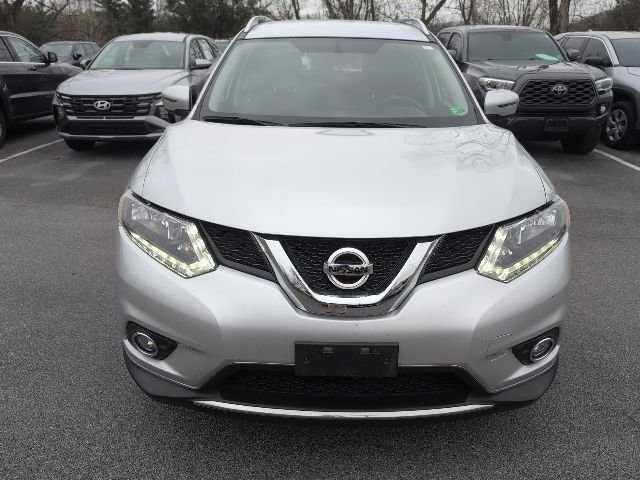 Used 2016 Nissan Rogue SV image 2