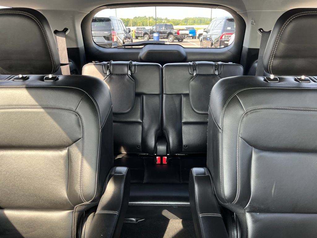 Used 2022 Ford Explorer XLT w/ Equipment Group 202A AWD/4WD image 23