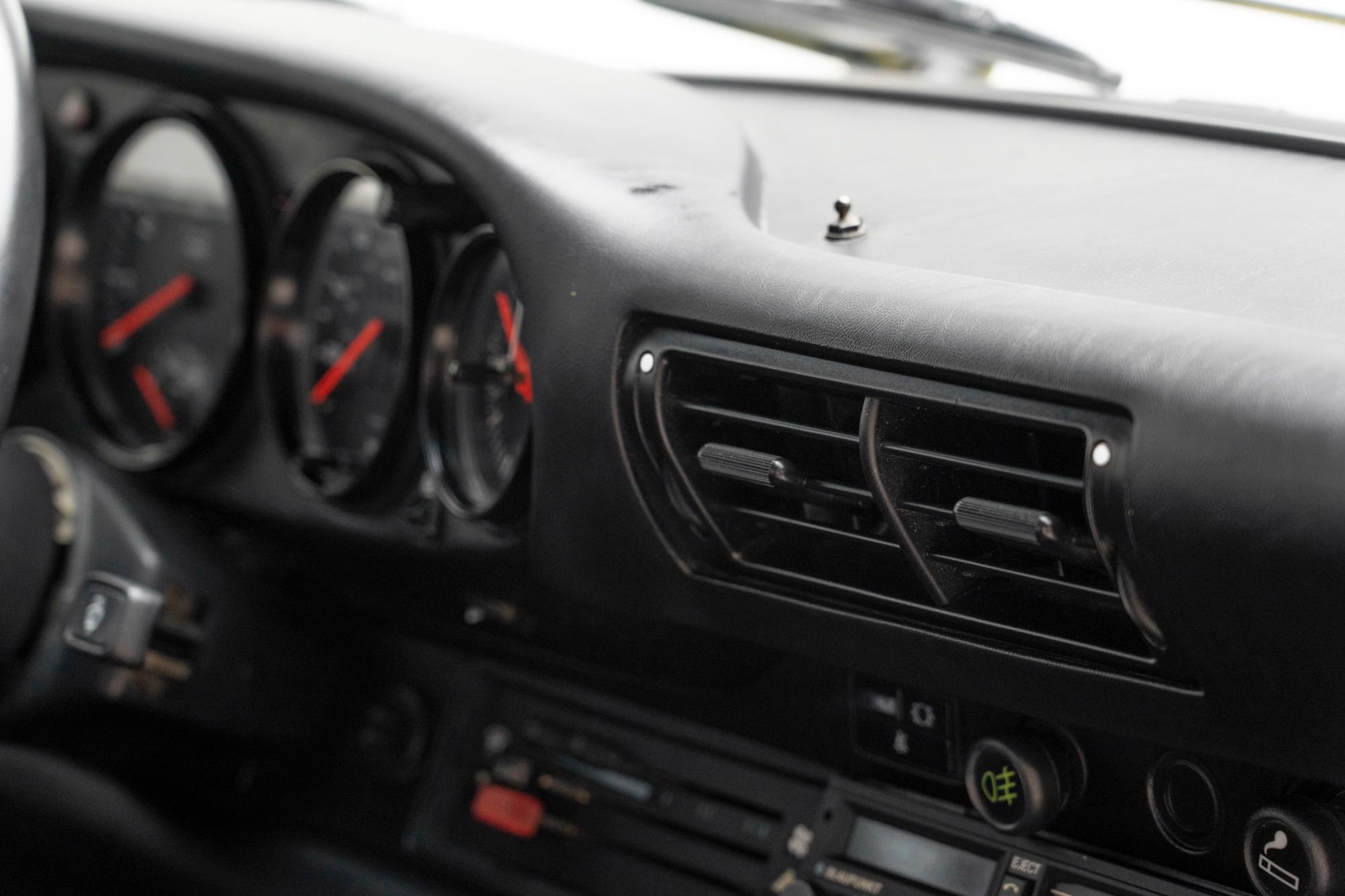 Used 1988 Porsche 911 Carrera RWD image 36