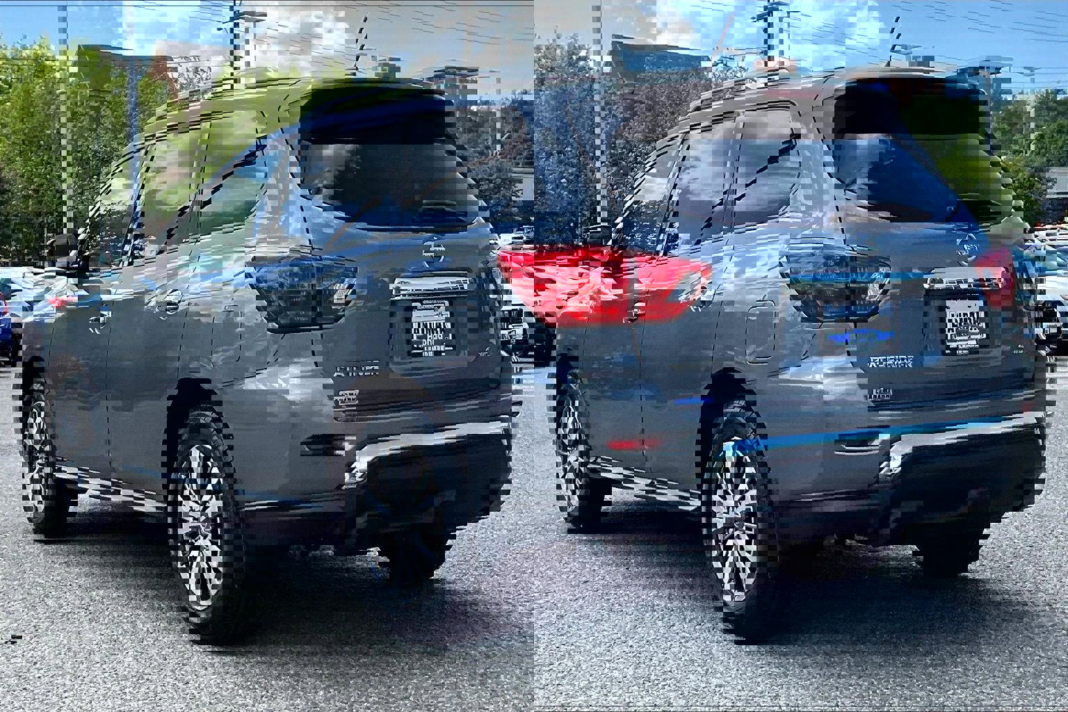 Used 2018 Nissan Pathfinder S image 12