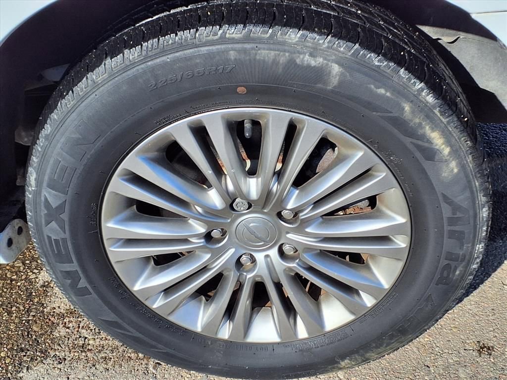 Used 2016 Chrysler Town & Country Touring-L image 8