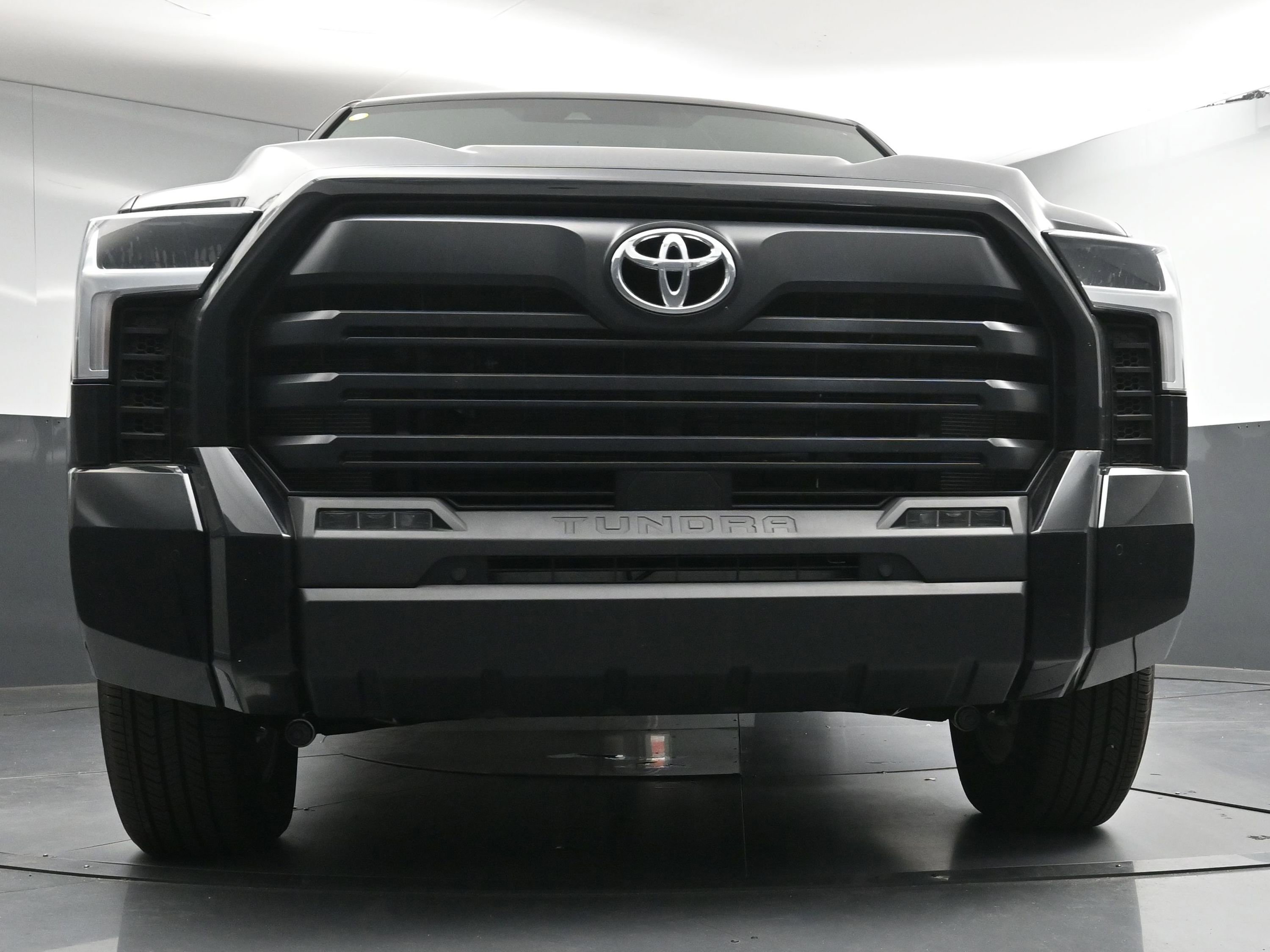 Used 2025 Toyota Tundra SR5 w/ SR5 Convenience Package image 24
