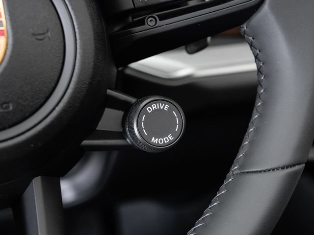 Certified 2025 Porsche Cayenne AWD/4WD image 16