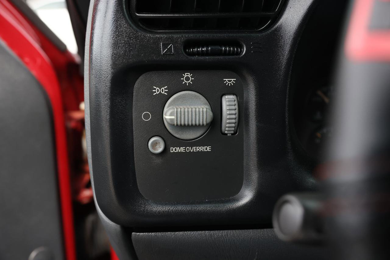 Used 2000 GMC Sonoma SLS w/ SLS Super Spec Pkg 1 image 31