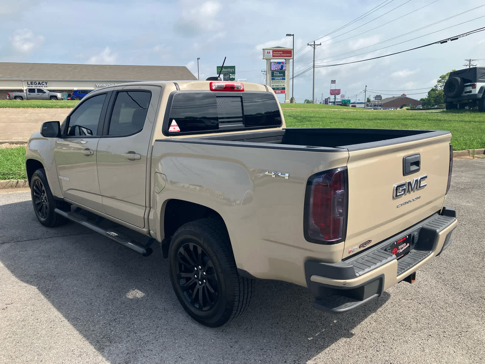 Used 2022 GMC Canyon Elevation w/ Elevation Premium Package AWD/4WD image 5