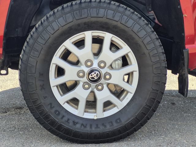 Used 2024 Toyota Tacoma SR5 AWD/4WD image 7
