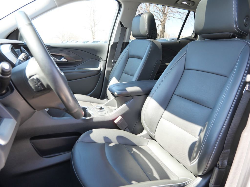 Used 2023 GMC Terrain SLT w/ Tech Package image 31