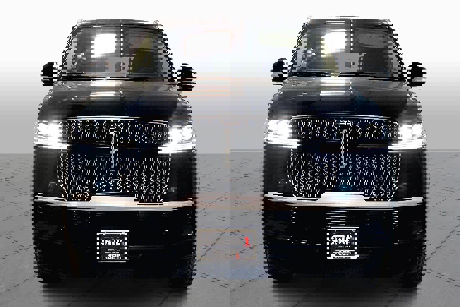 Used 2025 Lincoln Navigator Reserve image 3