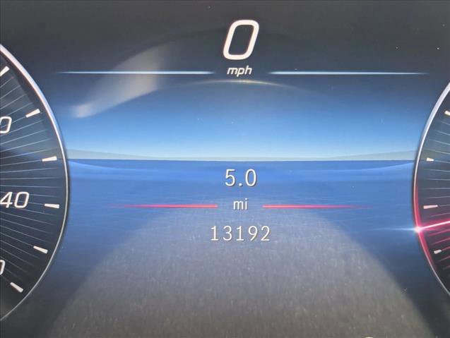 Used 2023 Mercedes-Benz GLC 300 4MATIC image 3