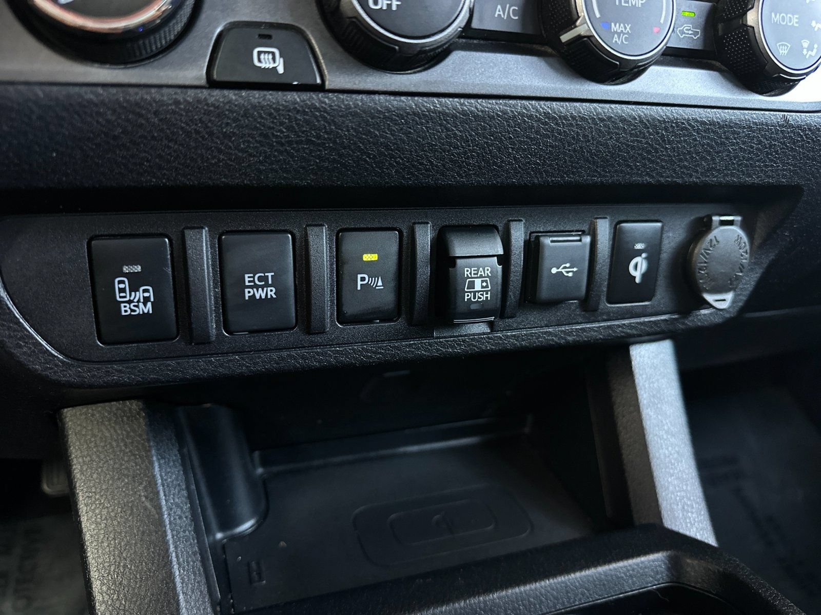 Used 2020 Toyota Tacoma TRD Off-Road w/ Technology Package AWD/4WD image 26