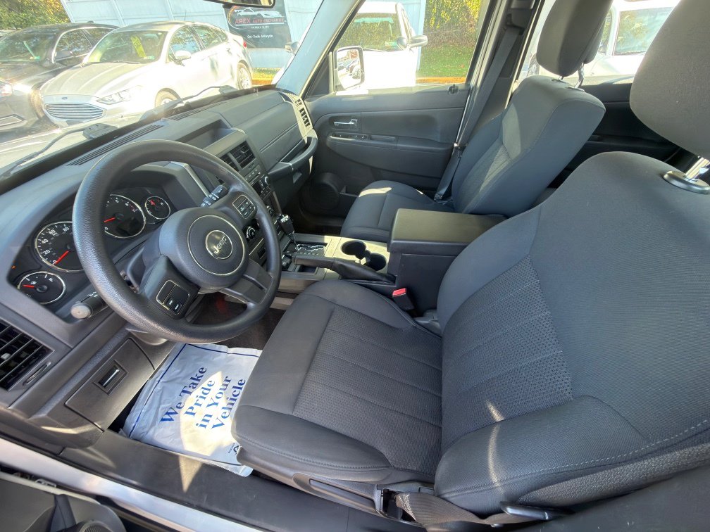 Used 2012 Jeep Liberty Sport AWD/4WD image 9