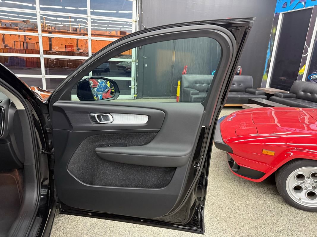 Used 2019 Volvo XC40 T5 Momentum image 19