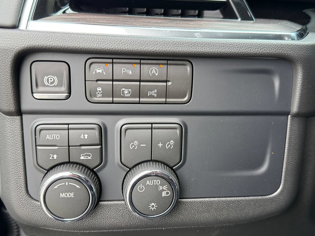 New 2026 Chevrolet Suburban LS AWD/4WD image 21
