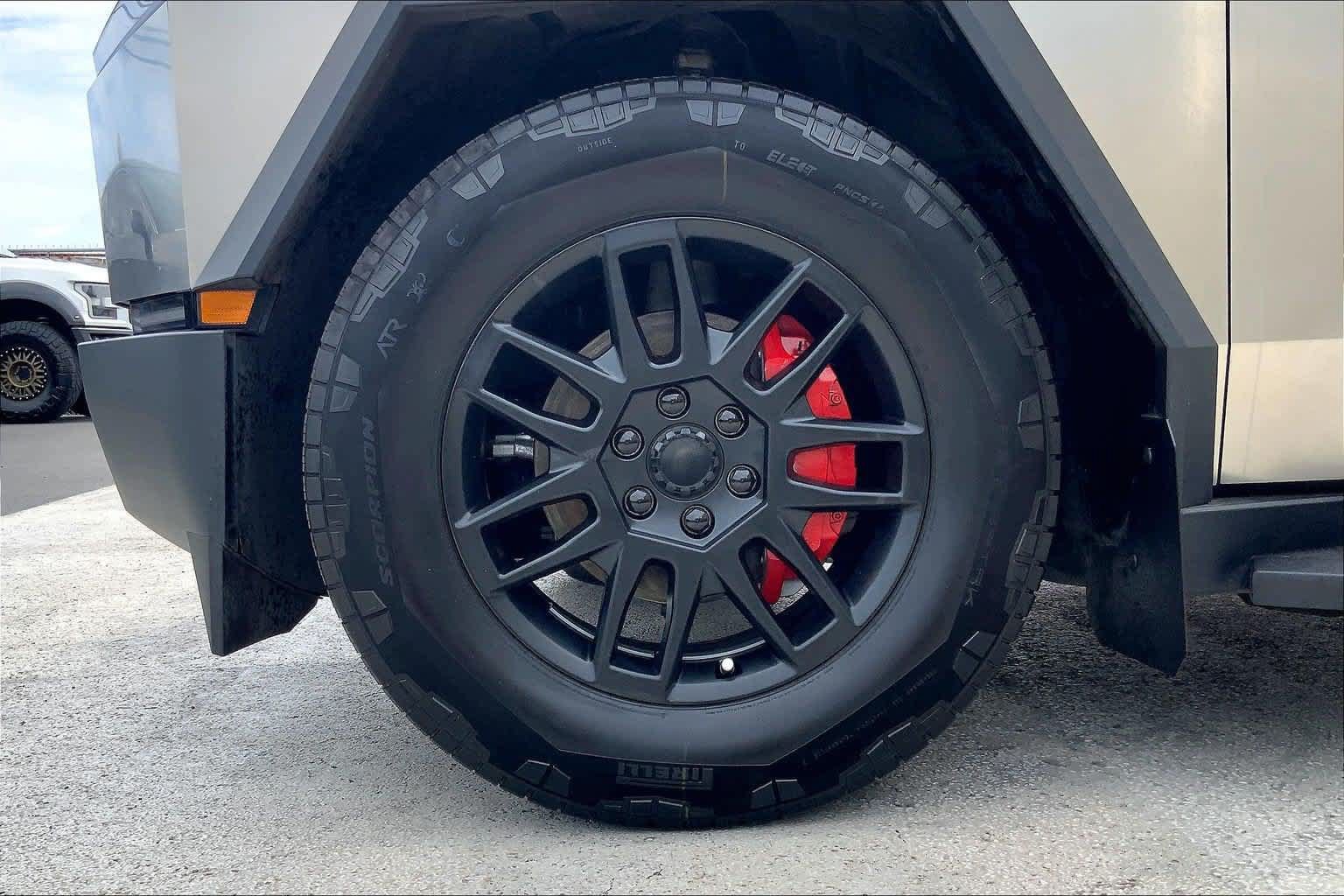 Used 2024 Tesla Cybertruck AWD Crew Cab image 8