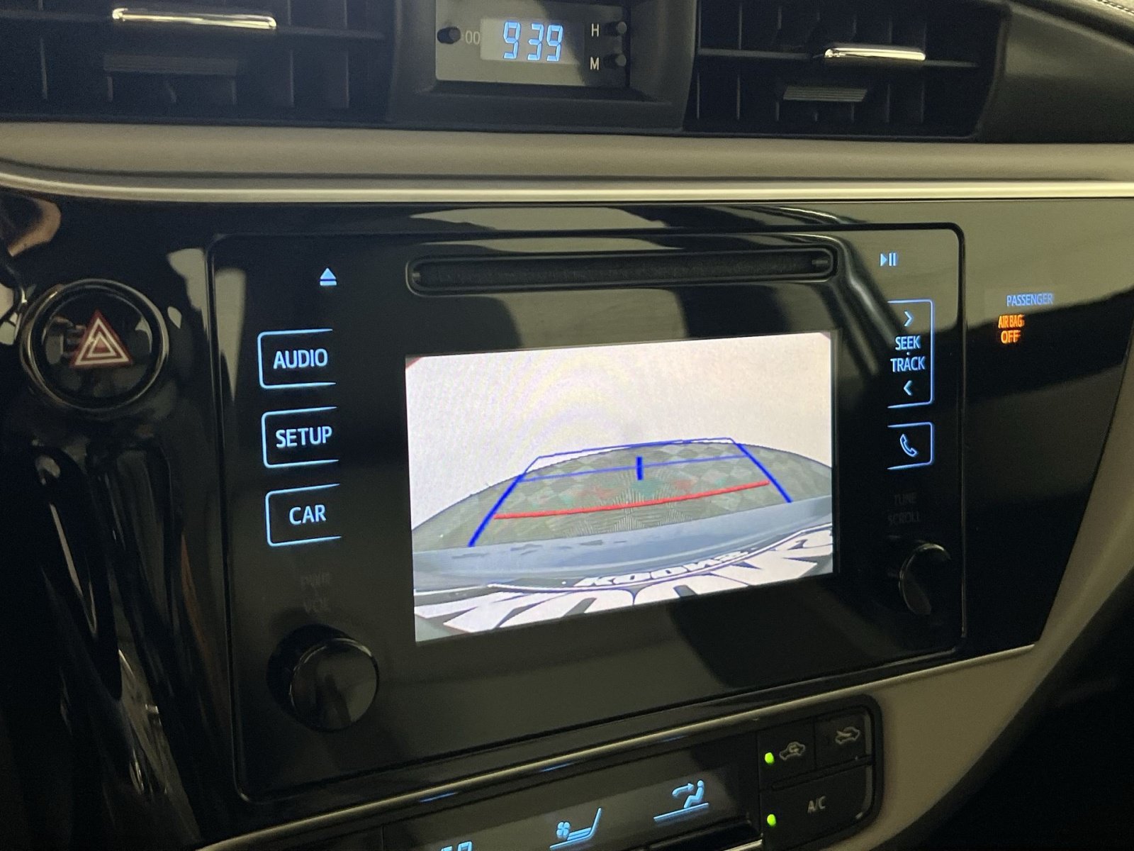 Used 2019 Toyota Corolla LE FWD image 19