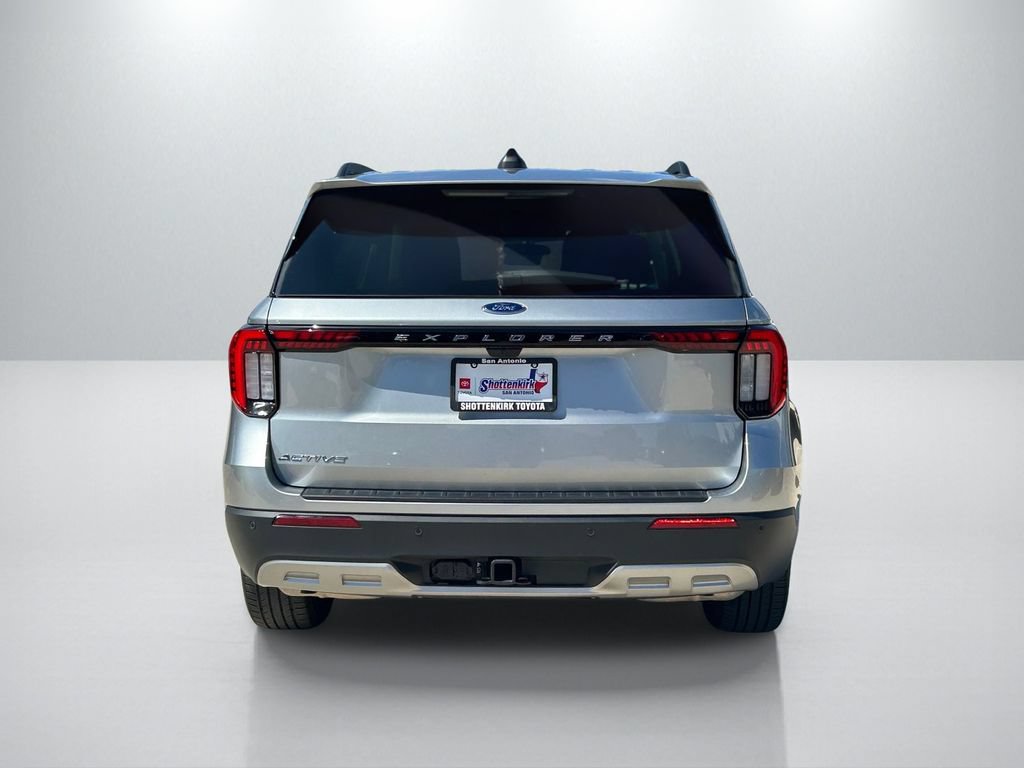 Used 2025 Ford Explorer Active w/ Active Comfort Package RWD image 6