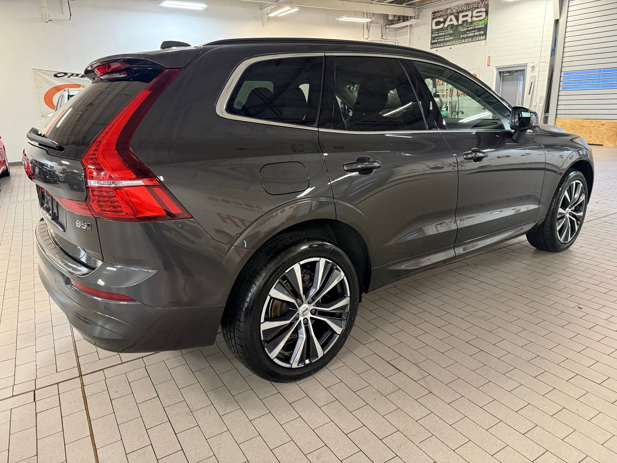 Used 2022 Volvo XC60 B5 Momentum w/ Climate Package image 8